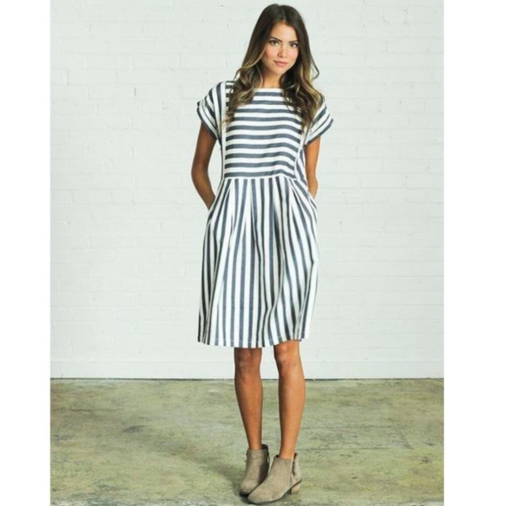 Clad & Cloth Striped Bib Dress Comfortable Pockets Size Large Knee Length VGUC